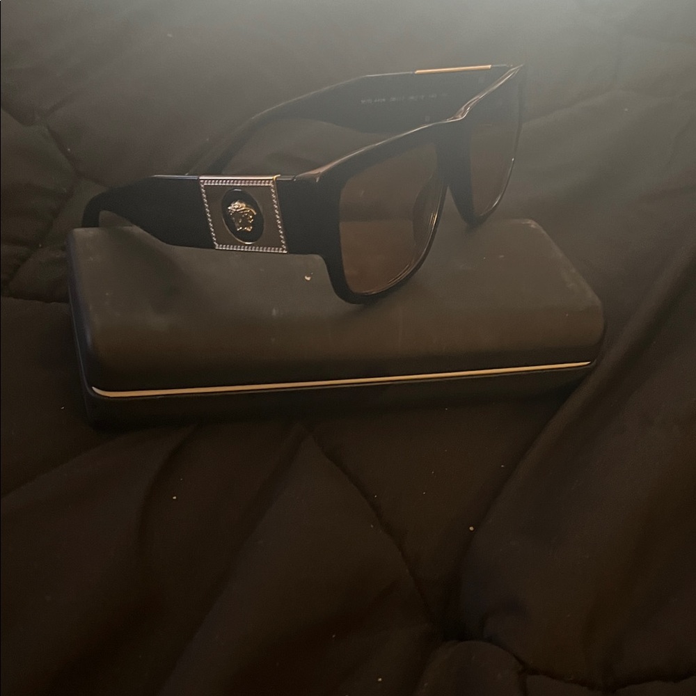 Black Sunglasses with Medusa Logo Accent
